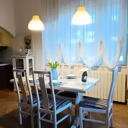 Big Blue S Privatnim Parkingom